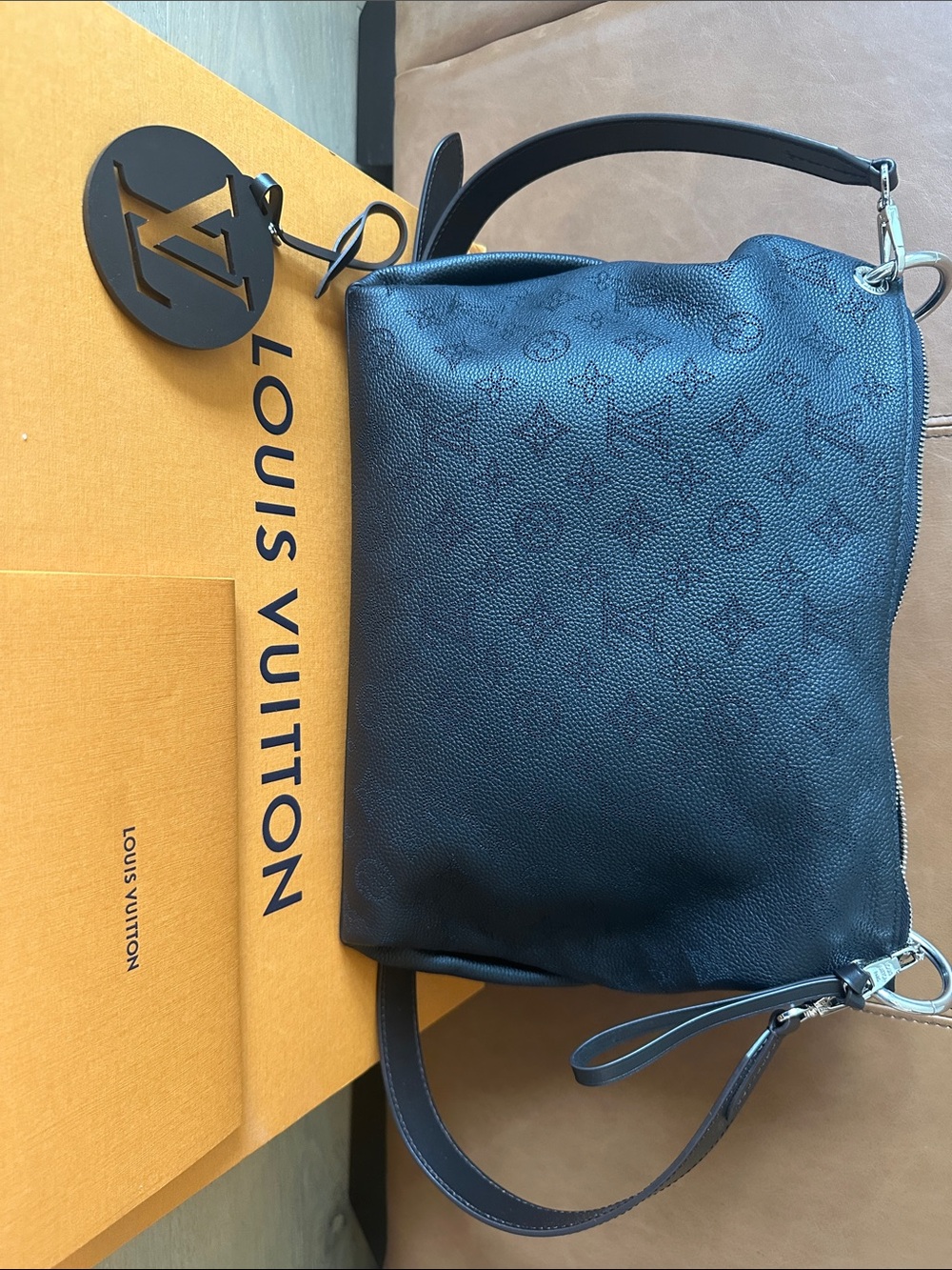 Louis Vuitton Beaubourg Hobo MM Black Mahina Leather w/ Braided-Handle - Picture 8 of 11